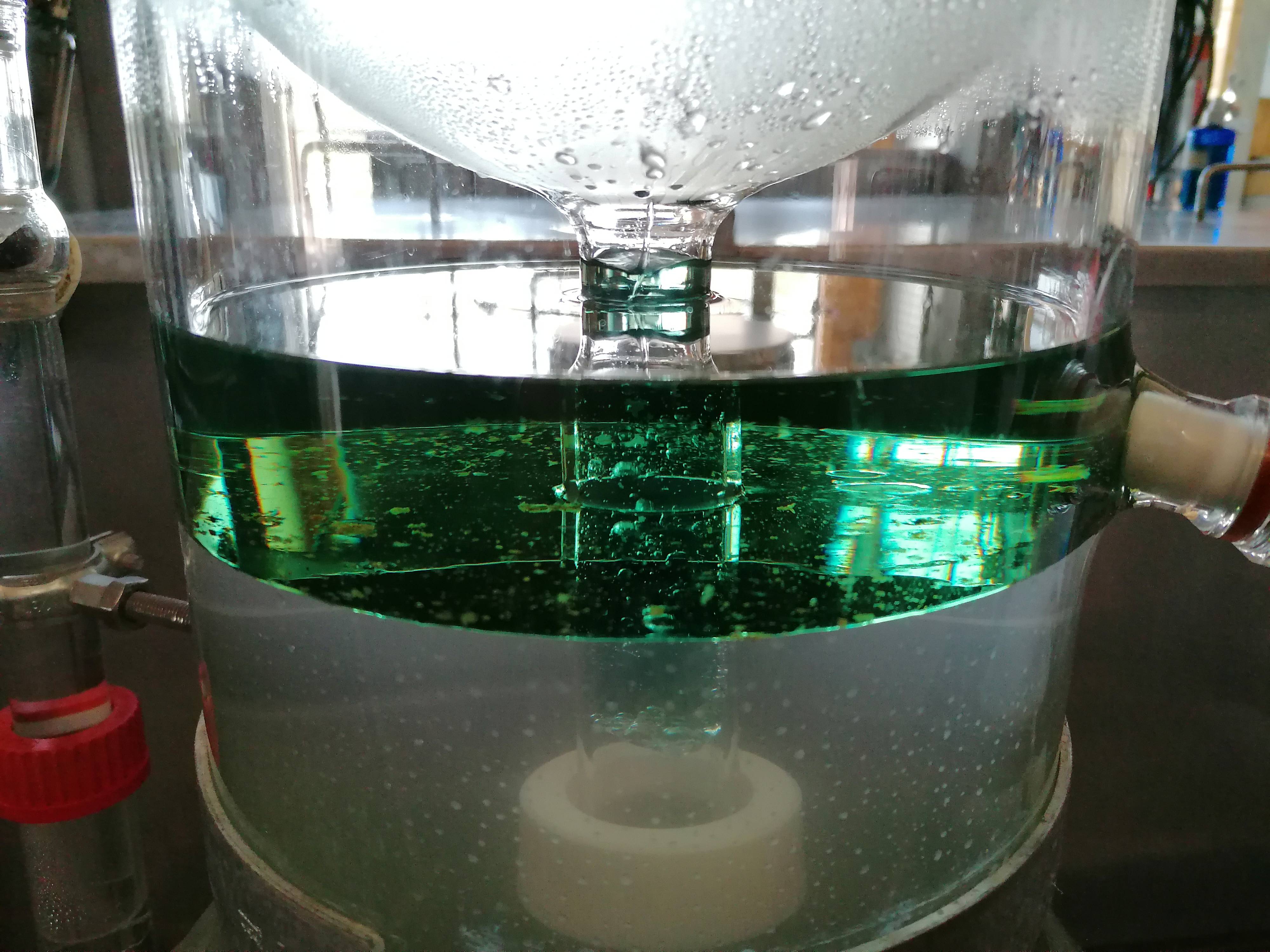 Decouvrez la distillation Aceite esencial de manzanilla romana 100% ecológico y artesanal