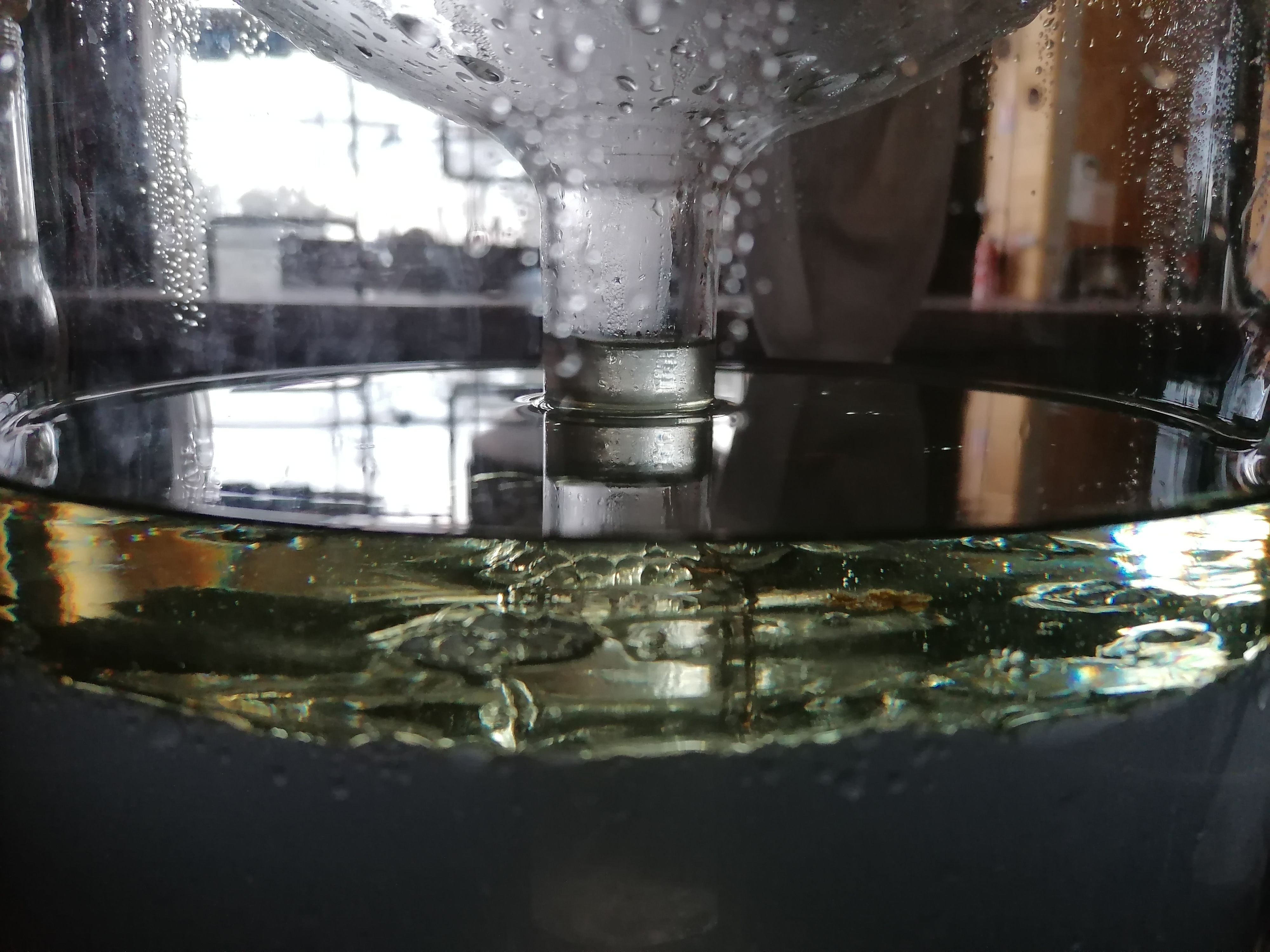 Decouvrez la distillation Idrolato di ginepro 100% biologico e artigianale