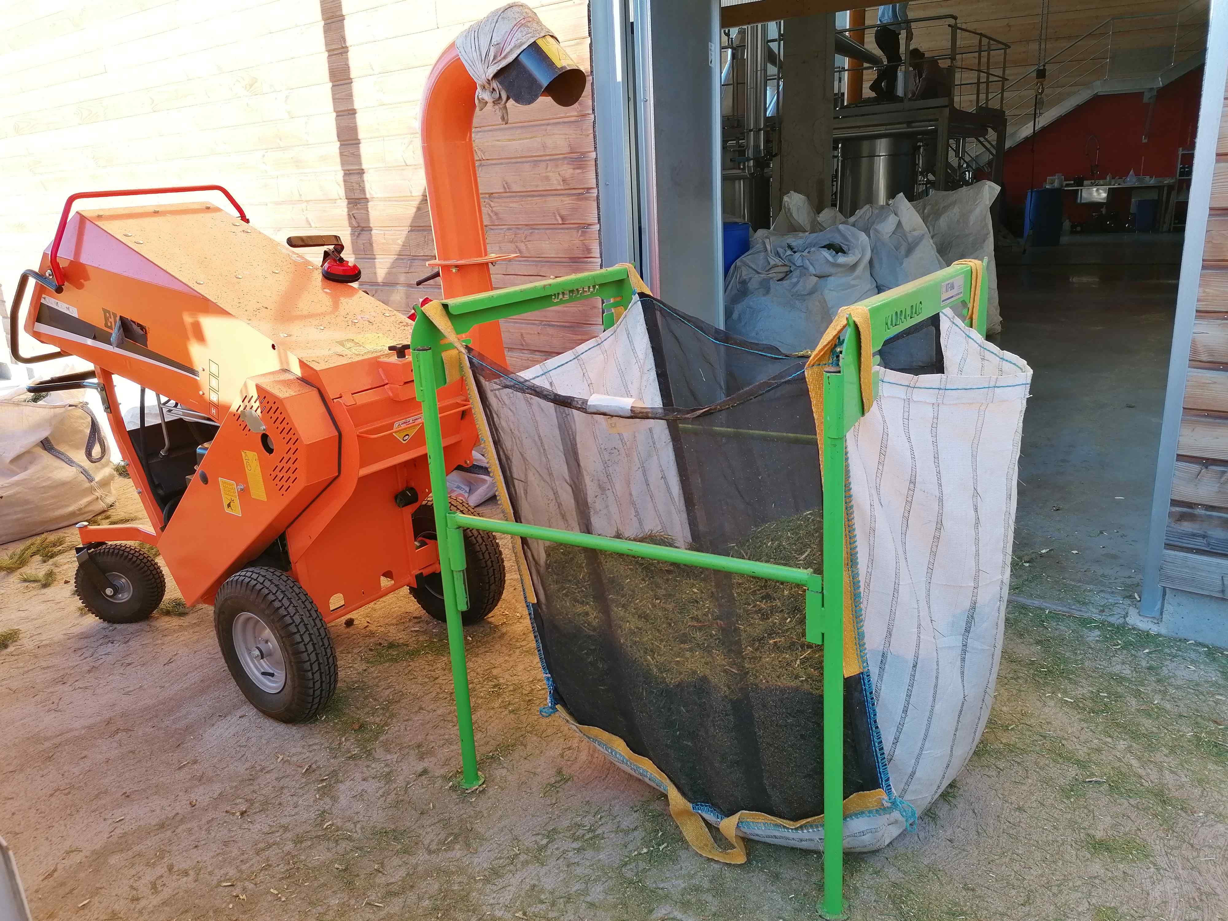 Decouvrez la distillation Huile Essentielle de Pin sylvestre 100% Bio et Artisanal