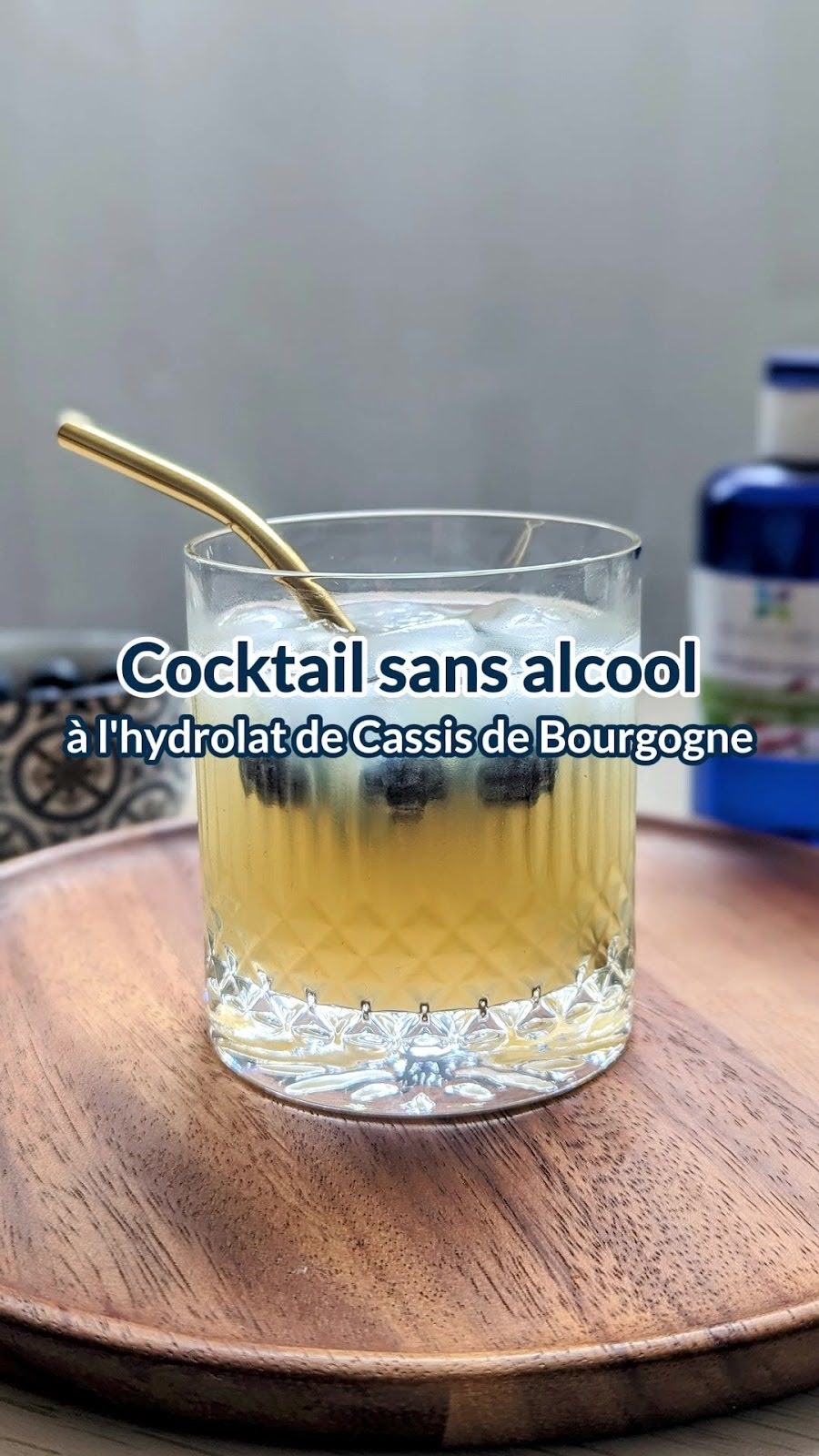 Cocktail analcolico con idrolato di ribes nero di Borgogna