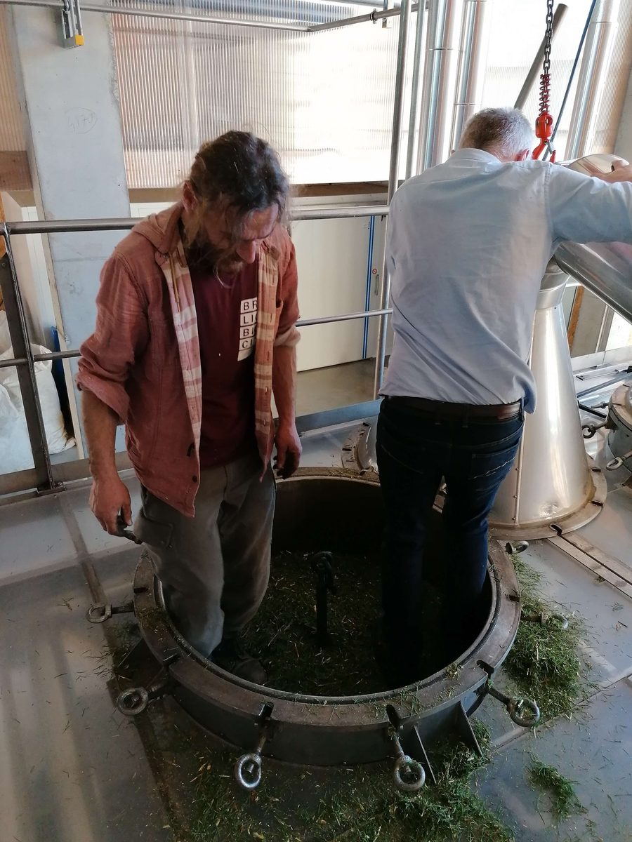 Decouvrez la distillation Huile Essentielle de Pin sylvestre 100% Bio et Artisanal